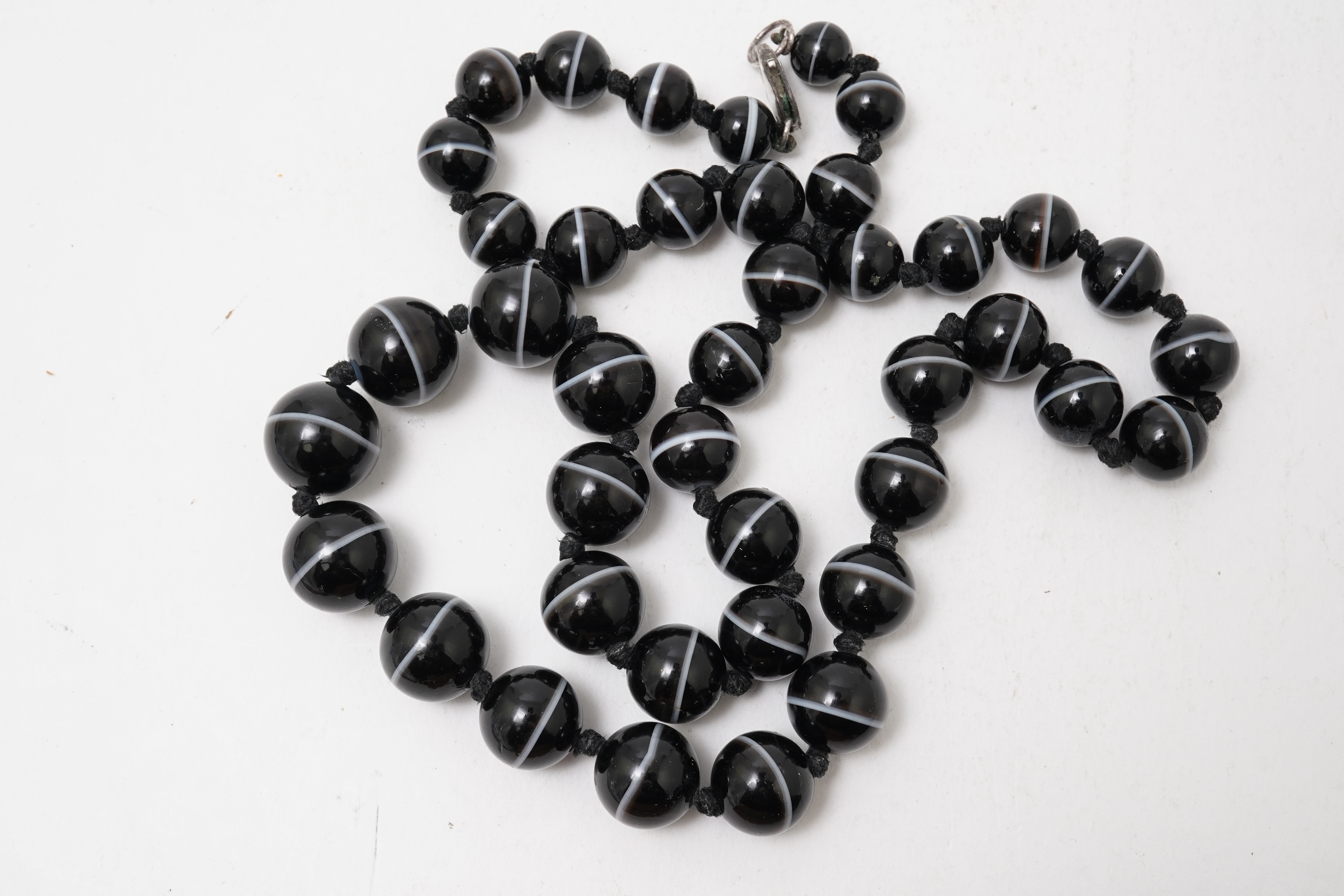 A banded onyx bead necklace, early 20th century